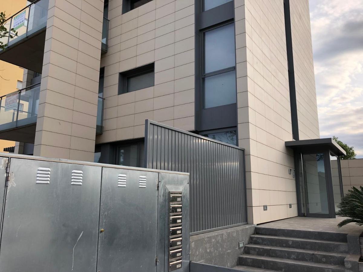 Appartement Plage Salata Rosas Bagian luar foto