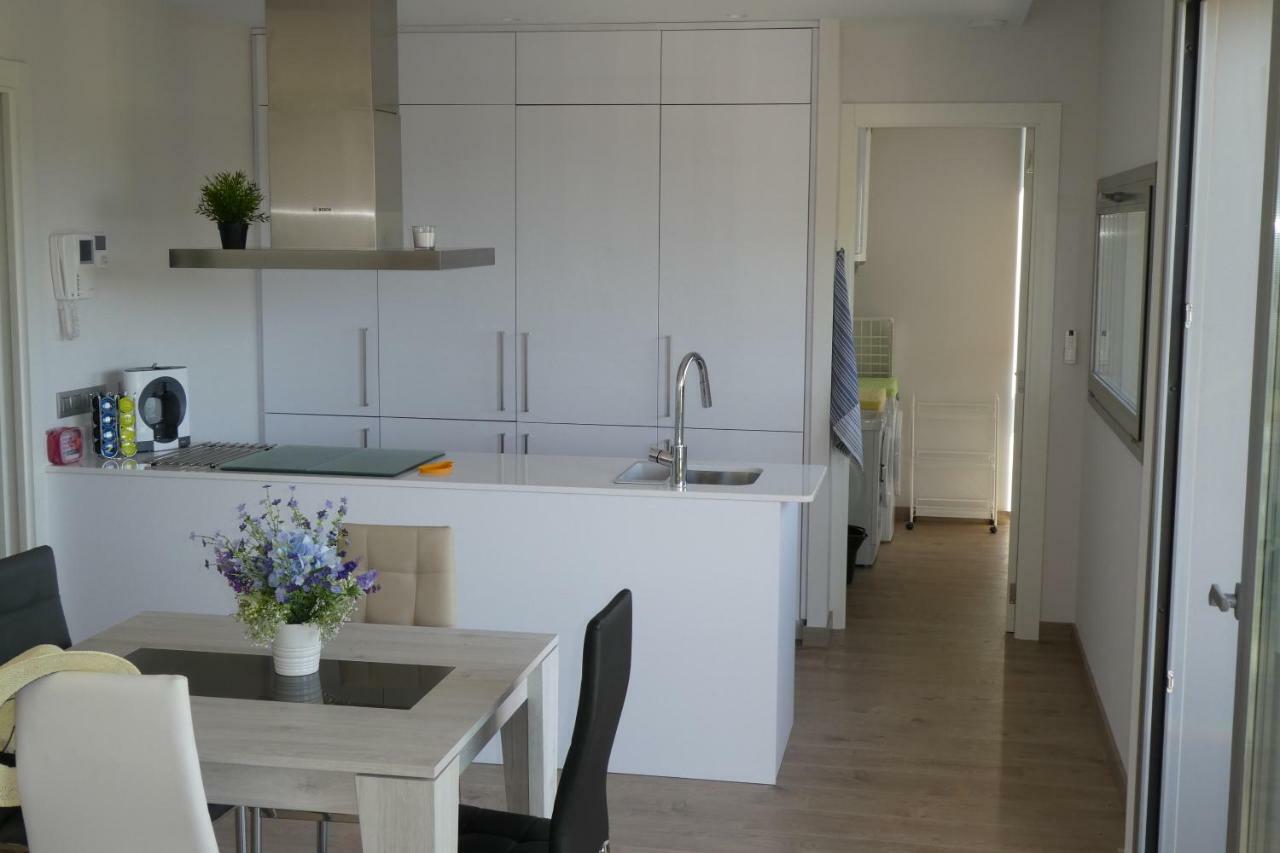 Appartement Plage Salata Rosas Bagian luar foto