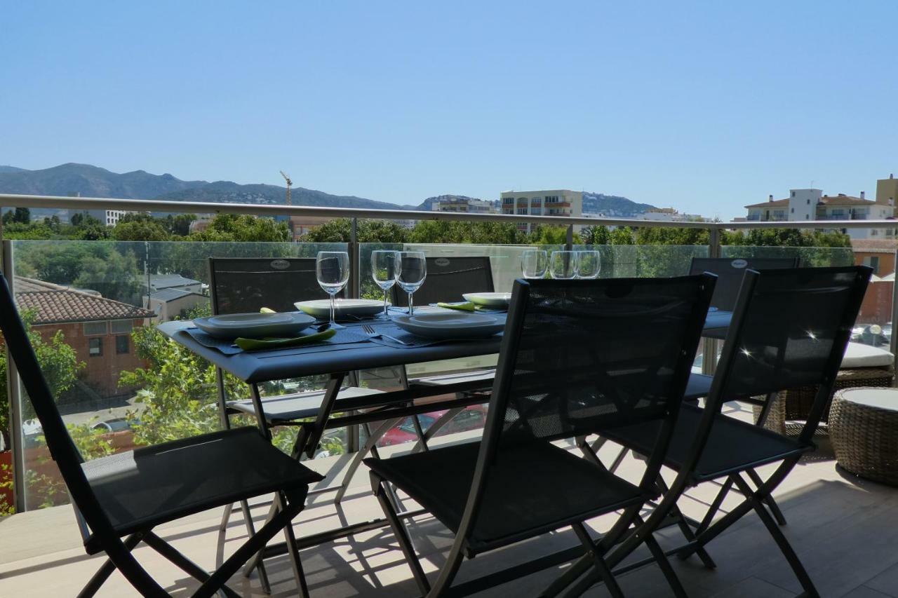 Appartement Plage Salata Rosas Bagian luar foto