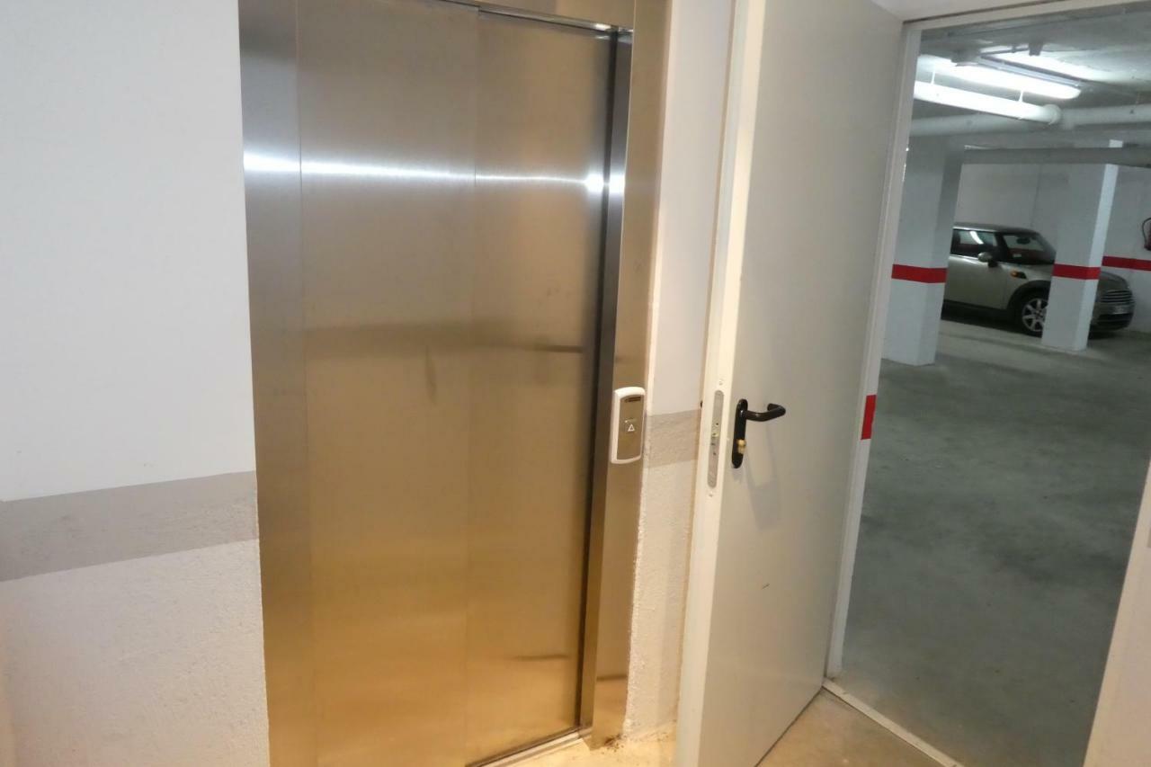 Appartement Plage Salata Rosas Bagian luar foto