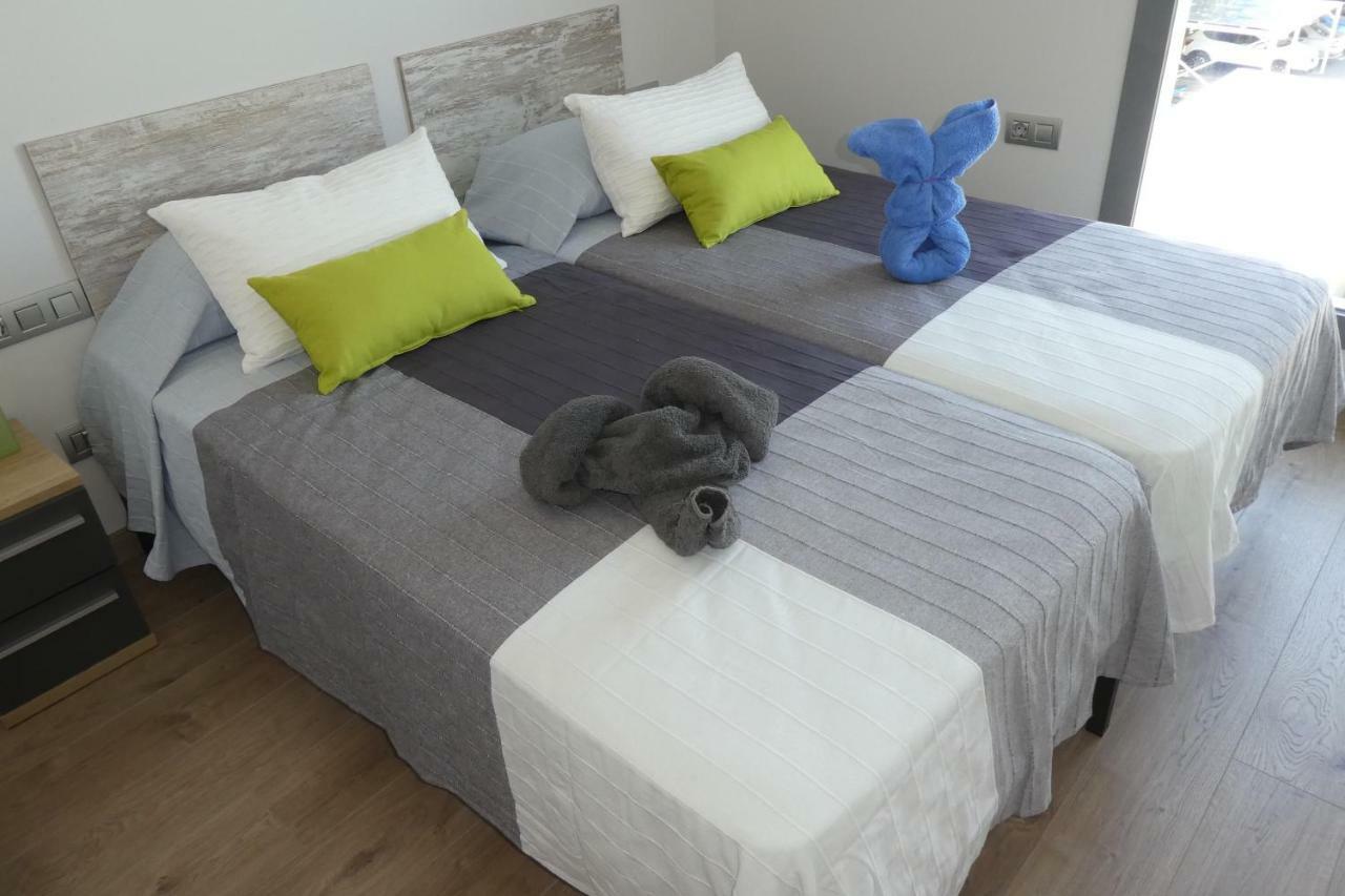 Appartement Plage Salata Rosas Bagian luar foto
